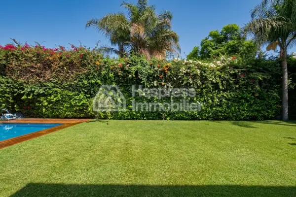 Villa 850 m², 4 bedrooms, large garden