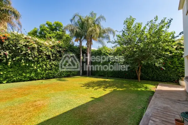 Villa 850 m², 4 bedrooms, large garden