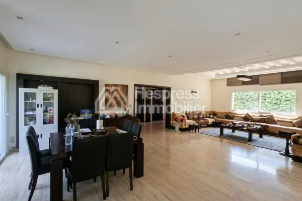 Villa 850 m², 4 bedrooms, large garden