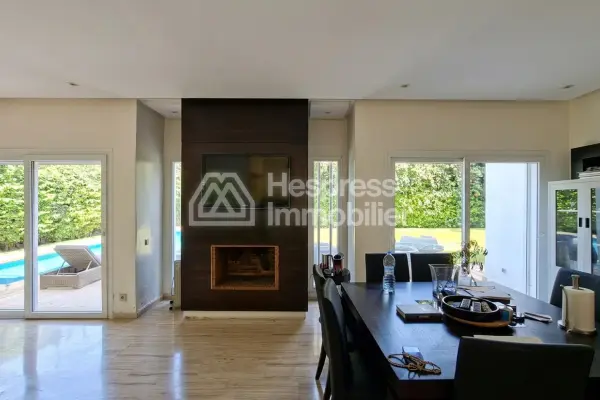 Villa 850 m², 4 bedrooms, large garden