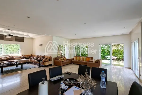 Villa 850 m², 4 bedrooms, large garden