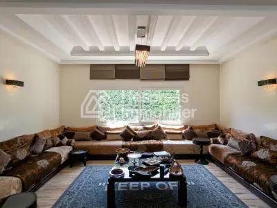 فيلا مساحتها 850 متر مربع، 4 غرف نوم، حديقة كبيرة