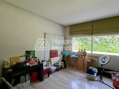 فيلا مساحتها 850 متر مربع، 4 غرف نوم، حديقة كبيرة