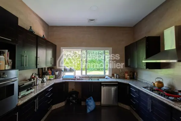 Villa 850 m², 4 bedrooms, large garden