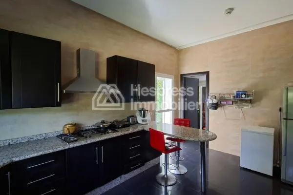 Villa 850 m², 4 bedrooms, large garden