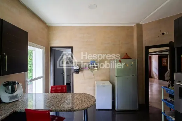Villa 850 m², 4 bedrooms, large garden