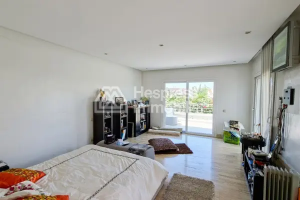 Villa 850 m², 4 bedrooms, large garden