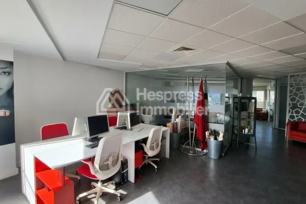 New 198 m² office on the 8th floor with terrace