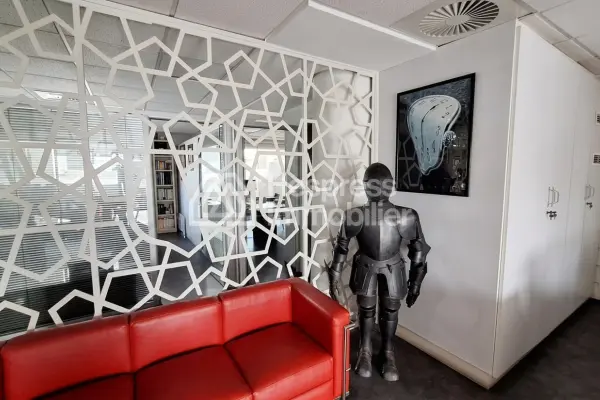 New 198 m² office on the 8th floor with terrace