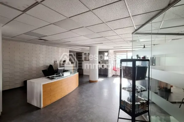 New 198 m² office on the 8th floor with terrace