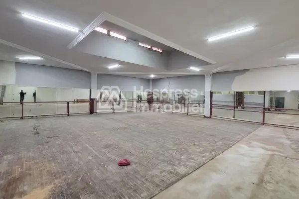 Premises 326 m² with double entrance permitted on Zerktouni Street