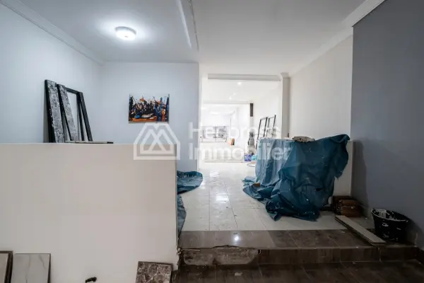 Premises 326 m² with double entrance permitted on Zerktouni Street