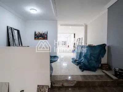 مساحة العقار 326 مترًا مربعًا مع مدخل مزدوج مسموح به على شارع زركتوني