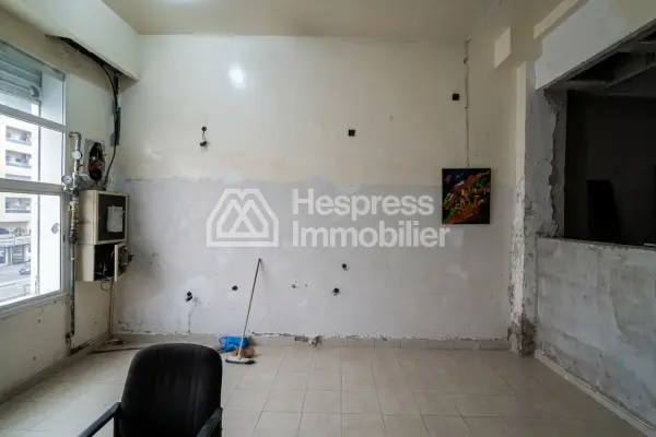 Premises 326 m² with double entrance permitted on Zerktouni Street