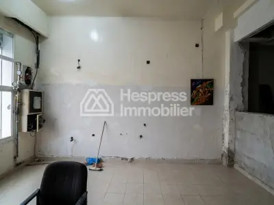 مساحة العقار 326 مترًا مربعًا مع مدخل مزدوج مسموح به على شارع زركتوني