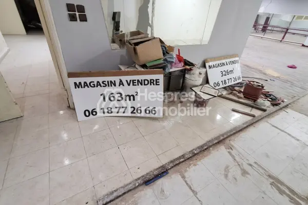 Premises 326 m² with double entrance permitted on Zerktouni Street