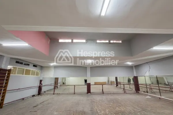 Premises 326 m² with double entrance permitted on Zerktouni Street