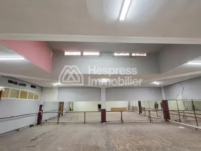 مساحة العقار 326 مترًا مربعًا مع مدخل مزدوج مسموح به على شارع زركتوني