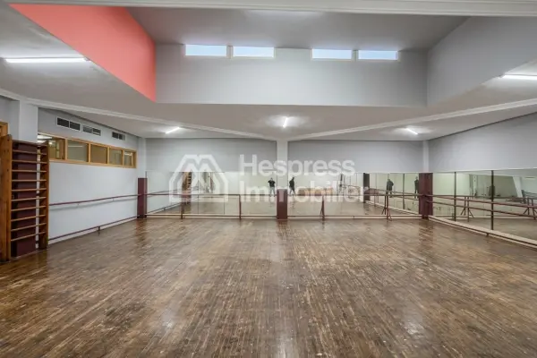 Premises 326 m² with double entrance permitted on Zerktouni Street