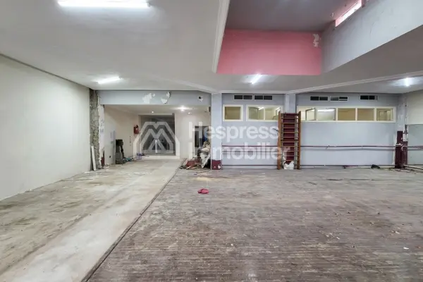 Premises 326 m² with double entrance permitted on Zerktouni Street