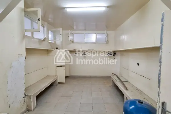 Premises 326 m² with double entrance permitted on Zerktouni Street