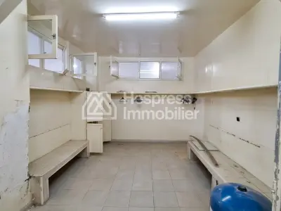 مساحة العقار 326 مترًا مربعًا مع مدخل مزدوج مسموح به على شارع زركتوني