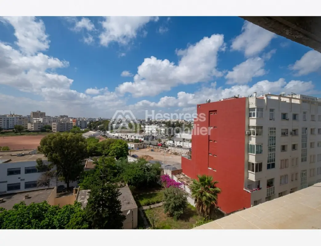 Apartment 172 m² facing south, no overlooking neighbors, close to hospital