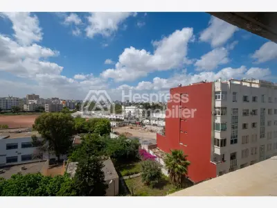 Apartment 172 m² facing south, no overlooking neighbors, close to hospital