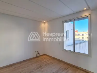 Apartment 172 m² facing south, no overlooking neighbors, close to hospital