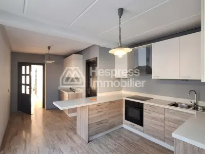 Apartment 172 m² facing south, no overlooking neighbors, close to hospital