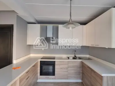 Apartment 172 m² facing south, no overlooking neighbors, close to hospital