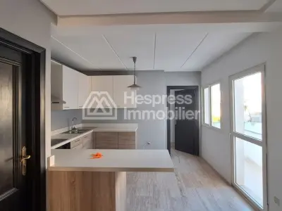 Apartment 172 m² facing south, no overlooking neighbors, close to hospital