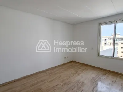 Apartment 172 m² facing south, no overlooking neighbors, close to hospital