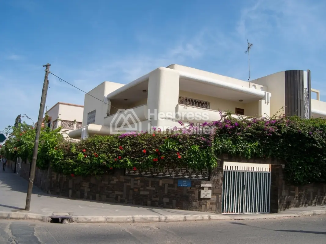 Villa 1618 m² commerciale LCS proche Route de Fès