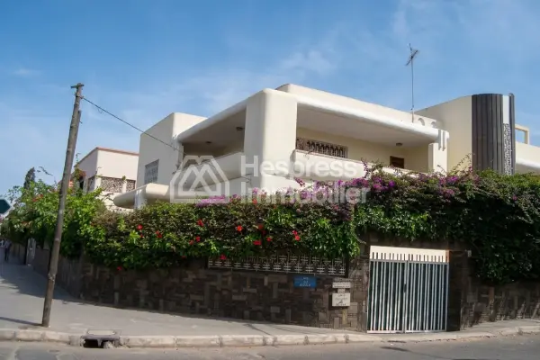 Commercial villa (1618 m²) LCS near the Fes Road