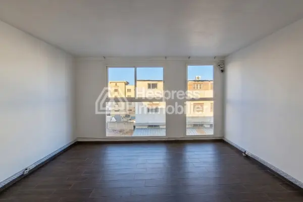 Bureau de 160 à 320 m² 3ème étage proche préfecture