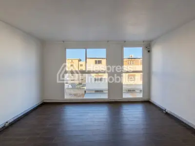 Bureau de 160 à 320 m² 3ème étage proche préfecture