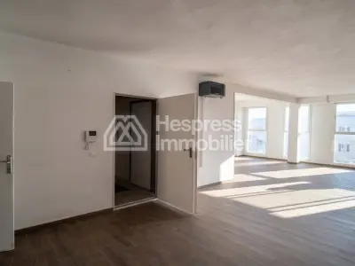 Bureau de 160 à 320 m² 3ème étage proche préfecture