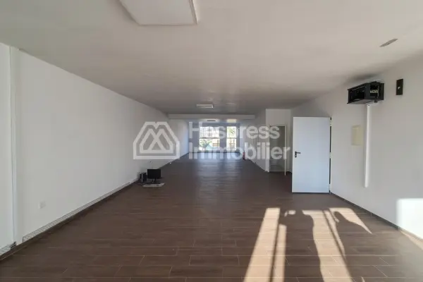 Bureau de 160 à 320 m² 3ème étage proche préfecture