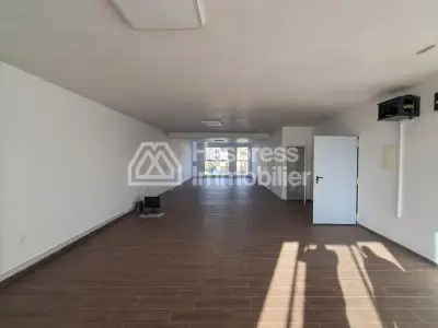 Bureau de 160 à 320 m² 3ème étage proche préfecture