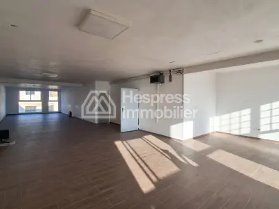 Bureau de 160 à 320 m² 3ème étage proche préfecture