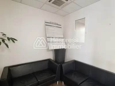 Bureau de 160 à 320 m² 3ème étage proche préfecture
