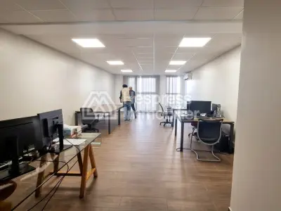 Bureau de 160 à 320 m² 3ème étage proche préfecture