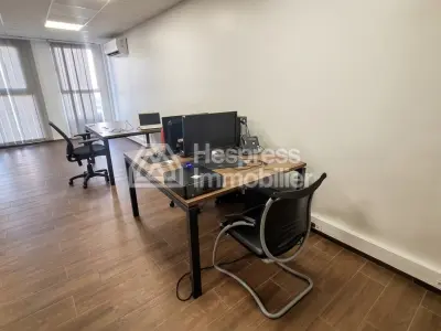 Bureau de 160 à 320 m² 3ème étage proche préfecture
