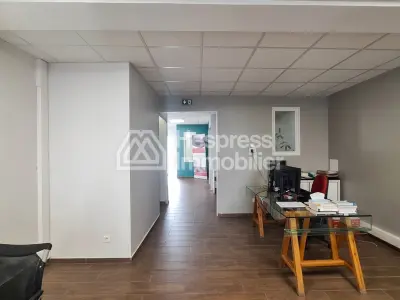Bureau de 160 à 320 m² 3ème étage proche préfecture