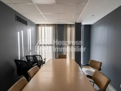 Bureau de 160 à 320 m² 3ème étage proche préfecture