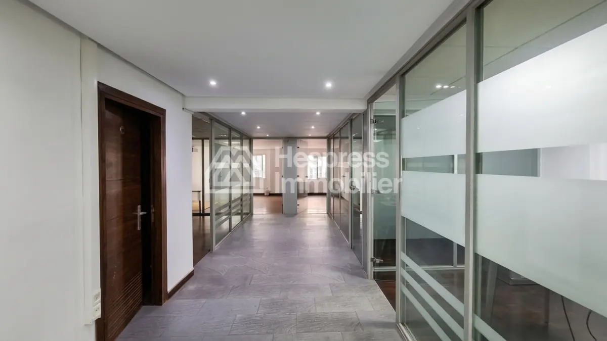 Bureaux de 419 m² 3 TF séparés proche Abdelmoumen