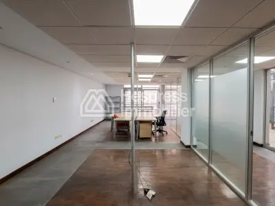 Bureaux de 419 m² 3 TF séparés proche Abdelmoumen