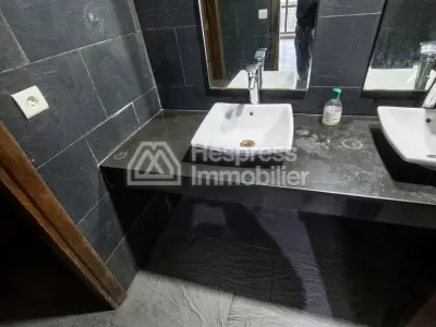 Bureaux de 419 m² 3 TF séparés proche Abdelmoumen