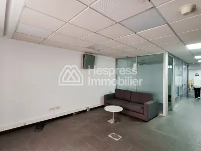 Bureaux de 419 m² 3 TF séparés proche Abdelmoumen
